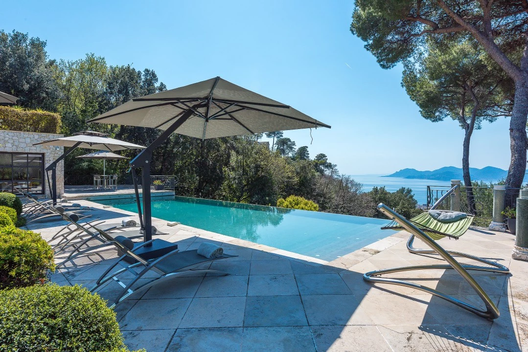 1680531780-Luxury Real estate rent Cannes villa Mosaique pool sun.webp